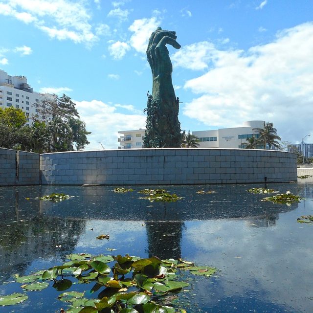 panorama cargo travel miami Holocaust Memorial Miami: Obra de arte dedicada al holocausto nazi